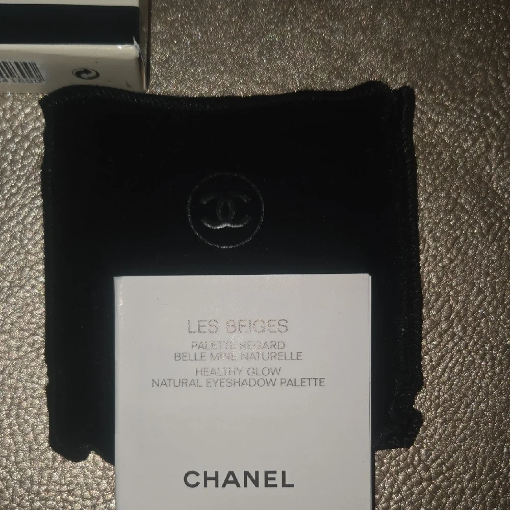 CHANEL Les Beiges Natural Eyeshadow Palette - Picture 2 of 6